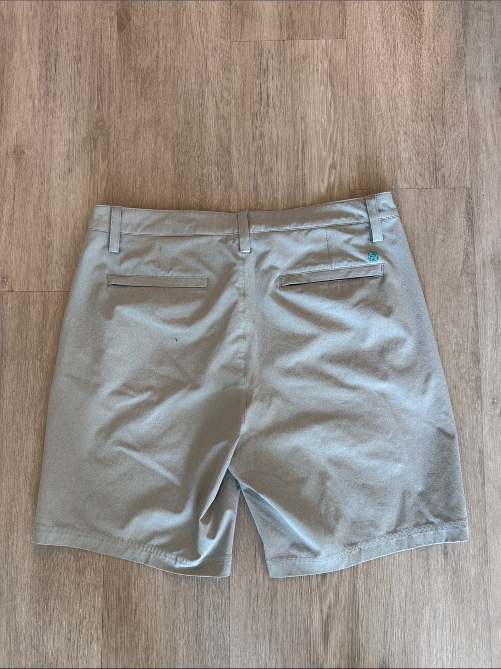 Tori Richard Surf N Turf Performance Shorts Grey ‘34 - Picture 3 of 4